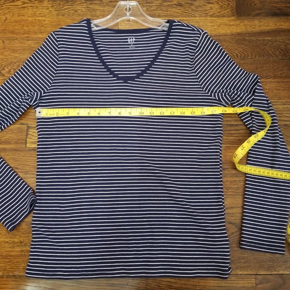 EUC Gap XL V-neck navy and white stripe long sleeve t shirt - Picture 4 of 5